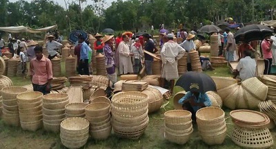 শায়েস্তাগঞ্জে হারিয়ে যাচ্ছে বাঁশ পণ্য