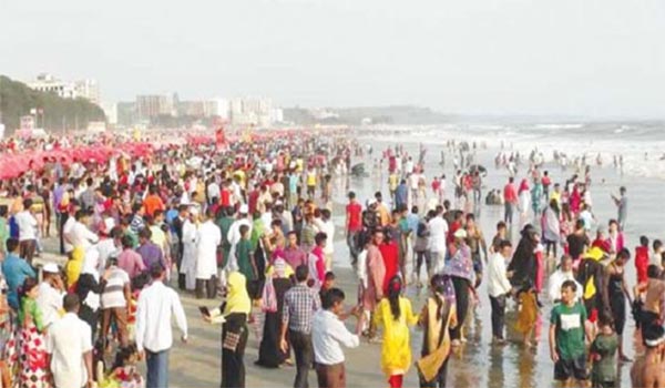 তিন দিনের ছুটিতে কক্সবাজারে কয়েক লাখ পর্যটক