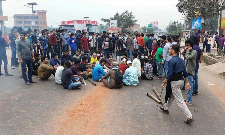 আবারো মহাসড়ক অবরোধ, বরিশাল বিশ্ববিদ্যালয় শিক্ষার্থীদের