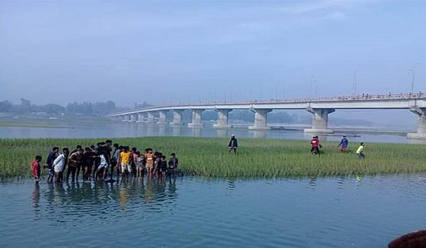 কুড়িগ্রামে ধরলা ব্রীজের নীচ থেকে যুবকের মরদেহ উদ্ধার