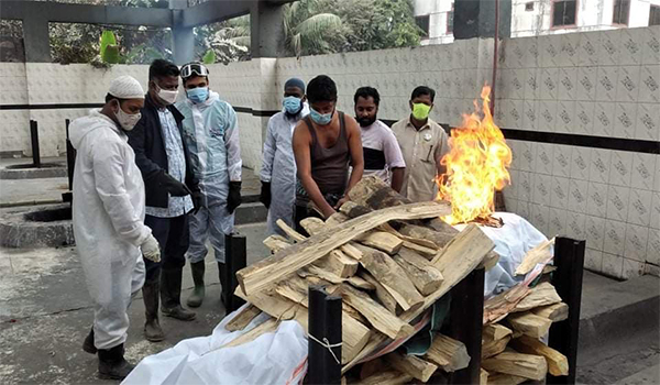 নারায়ণগঞ্জে করোনায় মৃত সৎকারে যুবদল নেতা খোরশেদের টিম