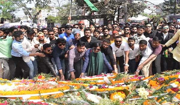 ভাষা শহীদদের স্মরণে নারায়ণগঞ্জ জেলা ছাত্রদলের শ্রদ্ধা নিবেদন