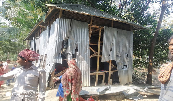 সালথায় তুচ্ছ ঘটনায় সংঘর্ষ, ঘরবাড়ি ভাংচুর, আহত ১৫