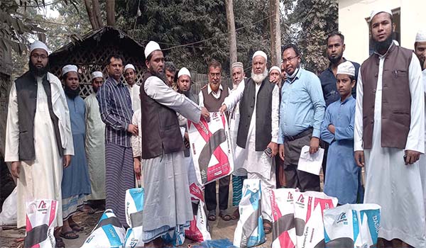 সোনারগাঁয়ে দুস্থ পরিবারের মাঝে রুপায়ন গ্রুপের মাংস বিতরণ