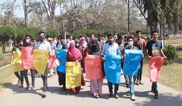 আমাদেরকে নিয়ে পিলো পাসিং খেলছে বিশ্ববিদ্যালয় প্রশাসন - ইবি শিক্ষার্থীরা