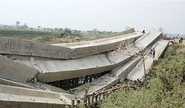 উদ্বোধনের আগেই ধসে পড়লো কোটি টাকার সেতু