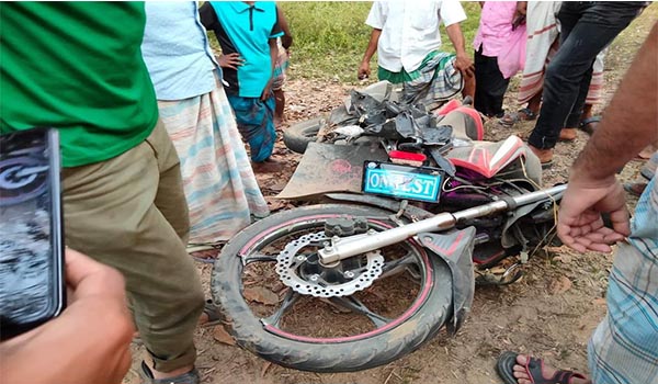 শ্রীপুরে বেপরোয়া গতির মোটর সাইকেল কাড়লো যুবকের প্রাণ