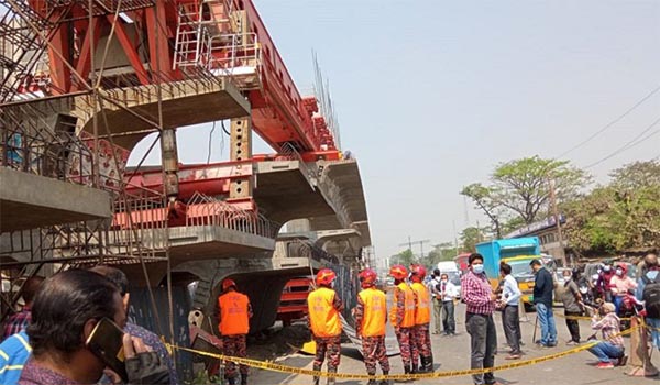 রাজধানীতে এলিভেটেড এক্সপ্রেসের গার্ডার ধসে আহত ৪