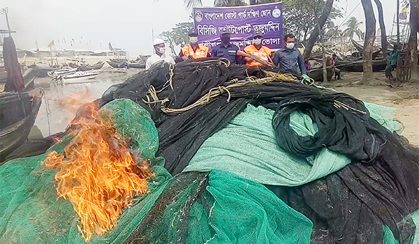 তজুমদ্দিনে কোষ্টগার্ডের অভিযানে বেহুন্দি জাল আটক