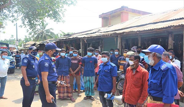 ভোলায় অতিরিক্ত পুলিশ সুপারে নেতৃত্বে করোনা প্রতিরোধে লকডাউন ও সচেতনতামূলক কার্যক্রম