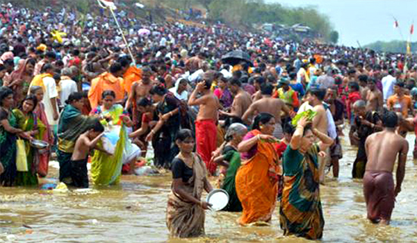 সুনামগঞ্জে লকডাউন অমান্য করে গঙ্গাস্নান ও গণজমায়েত