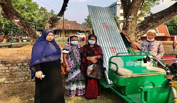 কুলাউড়ায় অসহায় পরিবারকে ঢেউটিন প্রদান