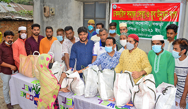 বগুড়ায় অসহায়দের মাঝে চকফরিদ সমাজ সেবা ও যুব উন্নয়ন সংঘের উদ্যোগে খাদ্যসামগ্রী বিতরন