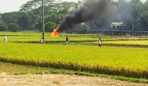 সোনারগাঁওয়ে জুয়া-মাদকের আসরে ৭ গ্রামবাসীর আগুন মাদক সম্রাটদের হুমকি