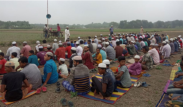 শৈলকুপায় বৃষ্টির জন্য ইস্তিসকার নামাজ পড়লেন গ্রামবাসি