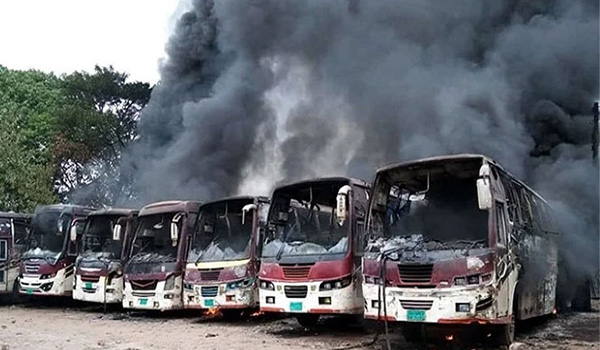 নবাবগঞ্জে বাসস্ট্যান্ডে আগুন, পুড়লো বাস, দোকান