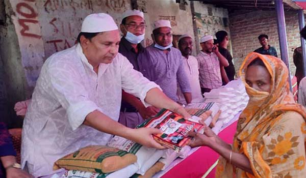 পীরগঞ্জে কৃষক ও দরিদ্রদের মাঝে বিএনপির ত্রান সহায়তা