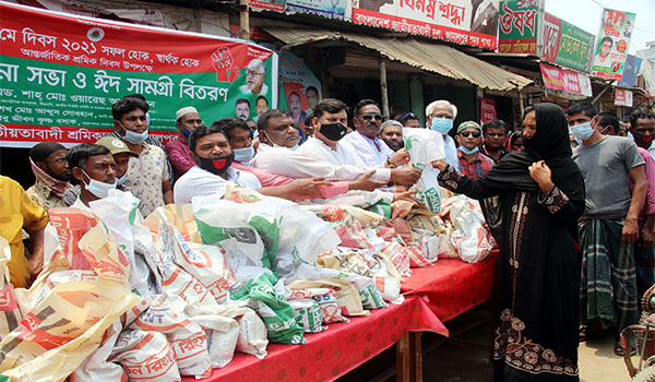 জামালপুরে মে দিবস উপলক্ষে শ্রমিক দলের ঈদ সামগ্রী বিতরণ