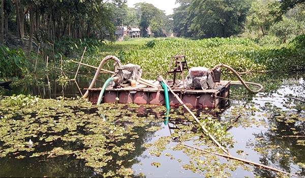 আগৈলঝাড়ায় অবৈধ ভাবে বালু উত্তোলনের ফলে ফসলি জমি হুমকির মুখে