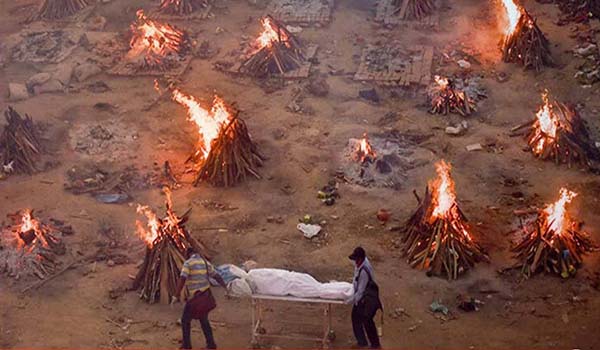 ভারতে করোনায় টানা দ্বিতীয় দিন ৪ লাখ শনাক্ত, মৃত্যু ৩৯২৭