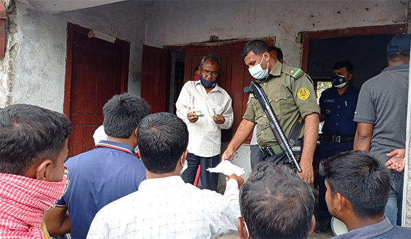 রাণীশংকৈলে হাটের অতিরিক্ত টোল ফেরত দেওয়ালেন এসিল্যান্ড