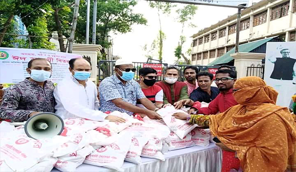 বগুড়ায় দুস্থদের মাঝে ঈদ সামগ্রী বিতরণ করলেন ল্যাবরেটরী টেকনোলজিষ্ট পরিষদ