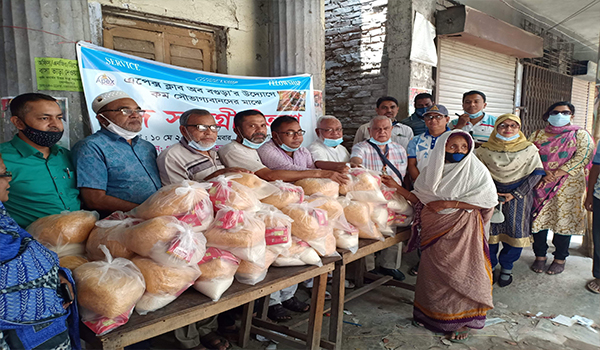 এপেক্স ক্লাব অব বগুড়ার উদ্যোগে সমাজের দরিদ্রদের মাঝে ঈদ সামগ্রী বিতরণ