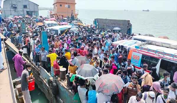 লাশবাহী অ্যাম্বুলেন্স পারাপারের ফেরিতে পার হয়ে যাত্রীদের উল্লাস