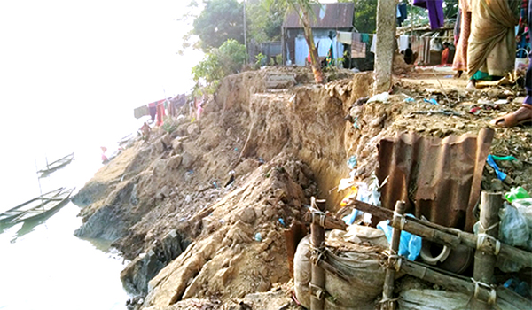 সুনামগঞ্জে সুরমা নদীর ভাঙ্গনে নিঃস্ব অর্ধশতাধিক পরিবার