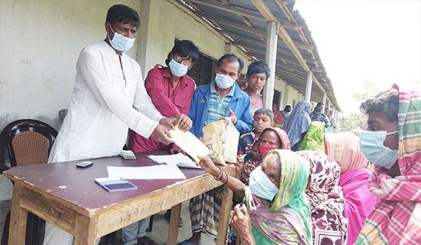 গুরুদাসপুরের চাপিলায় ২৩৪৫ জন পেলো ঈদ উপহার