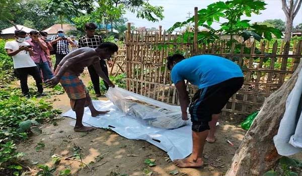 কুষ্টিয়ায় দাফনের ২৬ দিন পর কবর থেকে গৃহবধূ শিলার লাশ উত্তোলন!