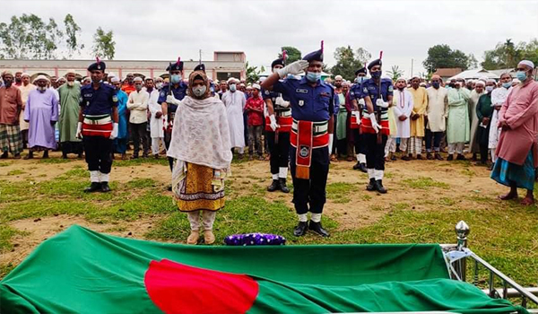 নালিতাবাড়ীতে রাষ্ট্রীয় মর্যাদায় মুক্তিযোদ্ধার লাশ দাফন শোক প্রকাশ