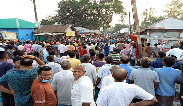 বগুড়ায় আওয়ামীলীগের দুই গ্রুপে ৪ ঘন্টাব্যাপী রণক্ষেত্রঃ নিয়ন্ত্রণে পুলিশের টিয়ারসেল আহত-১০