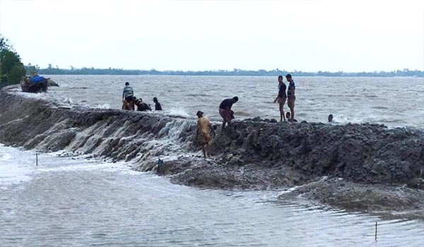 জোয়ারের পানি আরও বাড়ার আশঙ্কা, ৩ নম্বর সংকেত বহাল