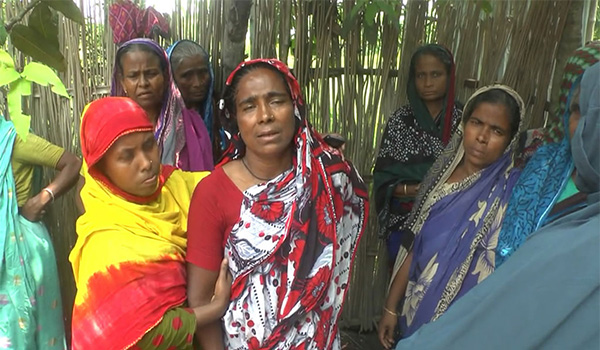 টাকা নিয়ে স্বামী উধাও, ঘরের আড়াই ঝুলছিল স্ত্রীর লাশ