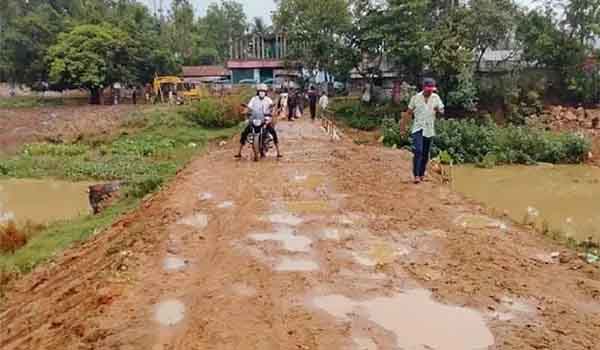 শায়েস্তাগঞ্জ সুতাং শাহজীবাজার রাস্তার বেহাল দশা