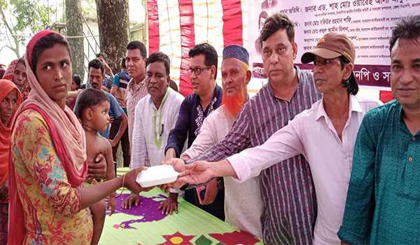 জামালপুরে জিয়াউর রহমানের শাহাদাত বার্ষিকীতে দুঃস্থদের মাঝে বিএনপির খাদ্য বিতরণ