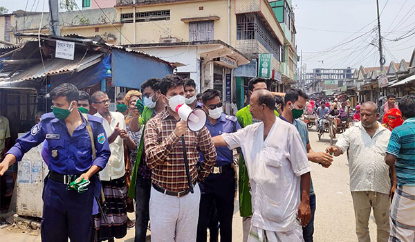 গুরুদাসপুরে করোনা ভাইরাস প্রতিরোধে মাঠে প্রশাসন