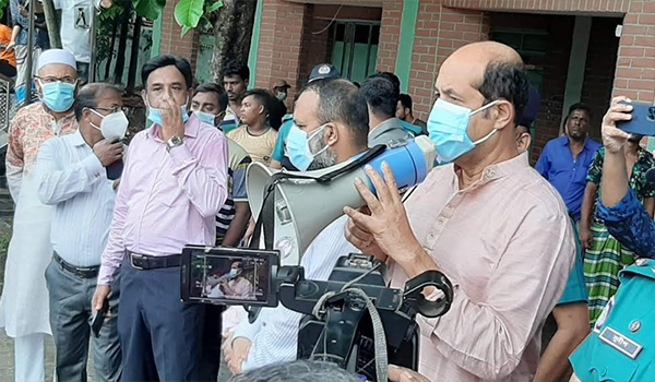 প্রতিটি বস্তিতে ফায়ার হাইড্রেন্ট বসানো হবে - মেয়র আতিক