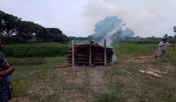 কুষ্টিয়ায় মহাশ্মশান থেকে গোরস্থান সর্বত্র ব্যস্ত সৎকারের জন্য!