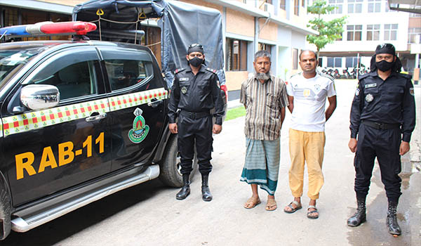 না’গঞ্জের চিটাগাং রোড এলাকা হতে জ্বালানী তেল চোরাই চক্রের ২ সদস্য গ্রেফতার