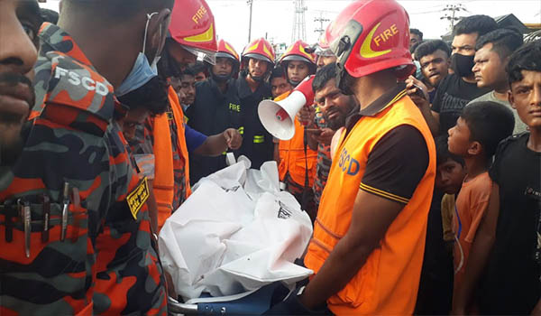 নির্মাণাধীন ব্রিজের গার্ডার ধসে কিশোর শ্রমিকের মৃত্যু, আহত ১