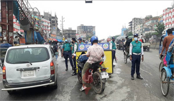 লকডাউনে রাজধানী জুড়ে ২৪৯ জনকে আটক এবং ৭৩ জনকে গ্রেপ্তার