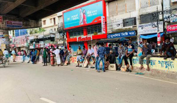 বরাদ্দ আছে : জানেন না নিম্ন আয়ের মানুষ