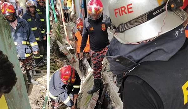 নারায়ণগঞ্জ সিটির বন্দরে ড্রেন নির্মাণ কাজের সময় দেয়াল ধসে নিহত-২