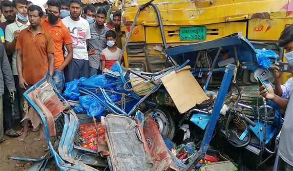 ঠাকুরগাঁওয়ে ট্রাকচাপায় অটোরিকশার ৩ যাত্রী নিহত