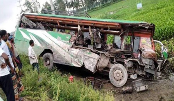 রংপুরে দুই বাসের মুখোমুখি সংঘর্ষ, নিহত- ৫