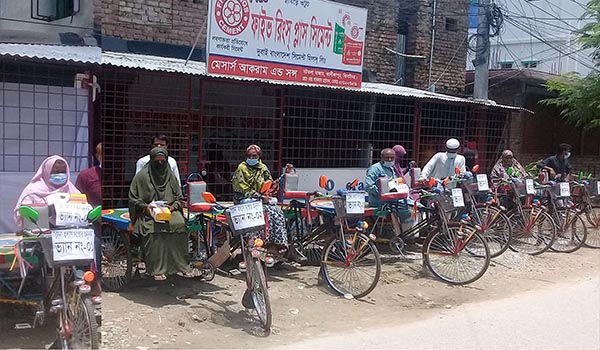 সেনা কল্যাণ সংস্থার গাড়িতে হতাহত ৮ পরিবারকে ইঞ্চিন চালিত অটো ভ্যান প্রদান