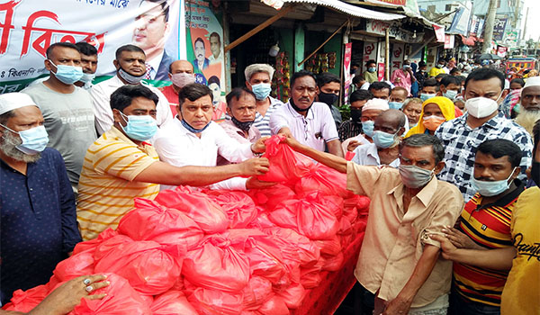 জামালপুরে অসহায় মানুষের মাঝে জেলা বিএনপির ঈদ সামগ্রী বিতরণ