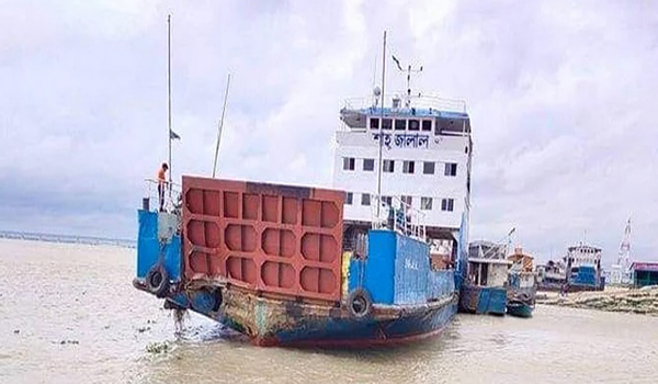 পদ্মা সেতুর পিলারে ফেরির ধাক্কা, মাস্টার সাময়িক বরখাস্ত